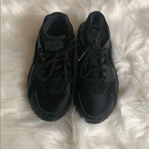 black nike huarache womens size 6